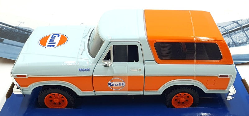 Motor Max 1/24 Scale 79662 - 1978 Ford Bronco (Gulf) - Lt. Blue/Orange