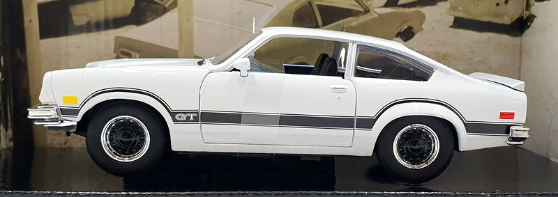 Motor Max 1/24 Scale 79048 - 1974 Chevrolet Vega GT - White