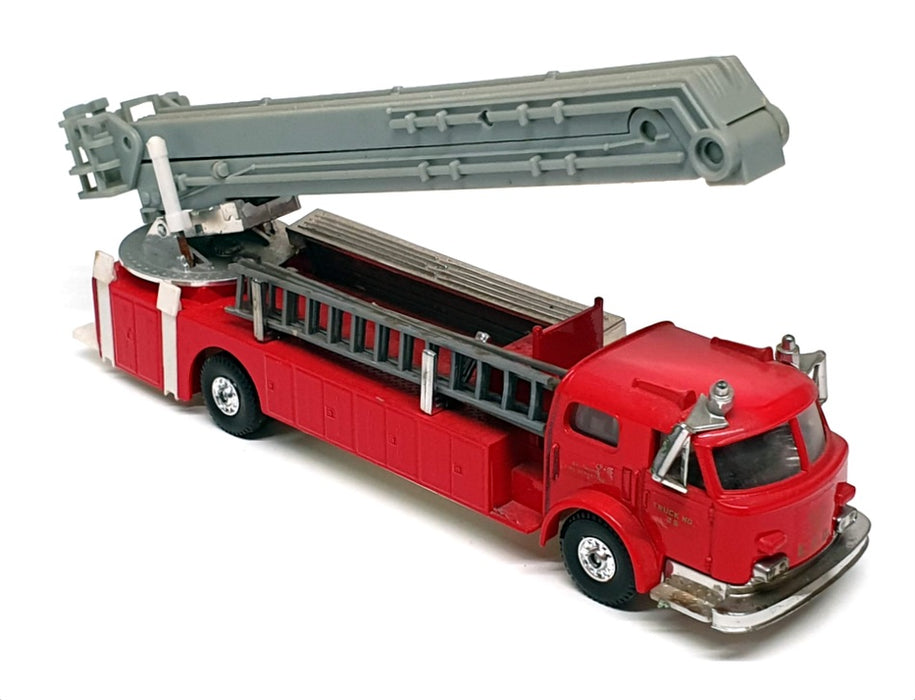 Model Power Playart 25523B - American LaFrance Fire Engine Baltimore - Red