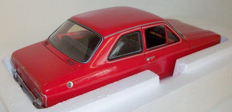 Minichamps 1/18 Scale - 100 081001 Ford Escort Mk1 Street 1971 - Red