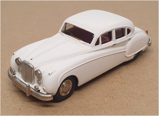 Gems & Cobwebs 1/43 Scale CBT3 - 1959 Jaguar MK IX - White