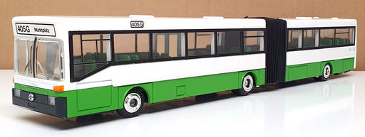 Conrad 1/50 Scale Diecast 5422 - Mercedes Benz Schubgelenkbus - Green White