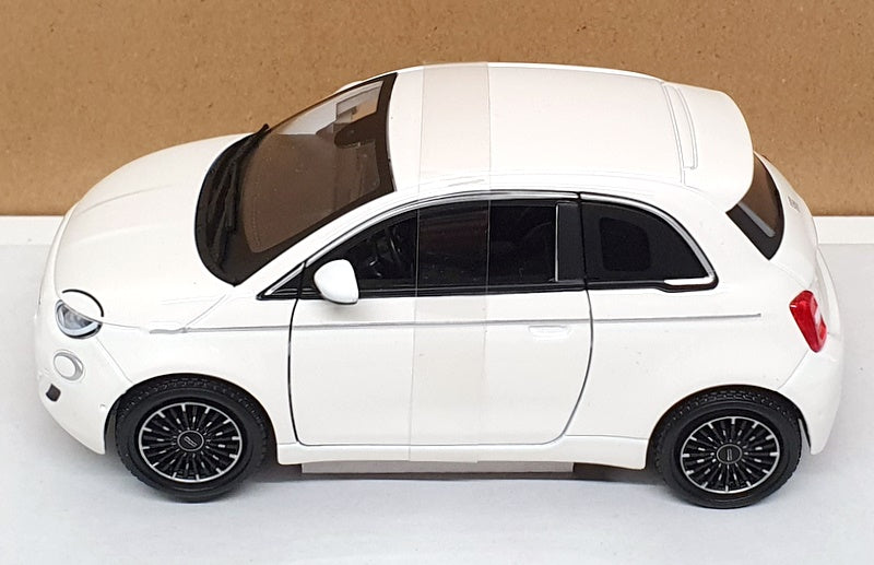 Burago 1/24 Scale Diecast 18-21110 - 2023 Fiat 500c - White