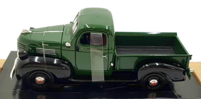 Motor Max 1/24 Scale 73278 - 1941 Plymouth Pickup - Green