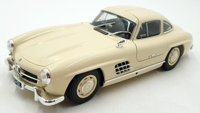 Minichamps 1/18 scale Diecast DC8524A - Mercedes-Benz 300 SL - Cream