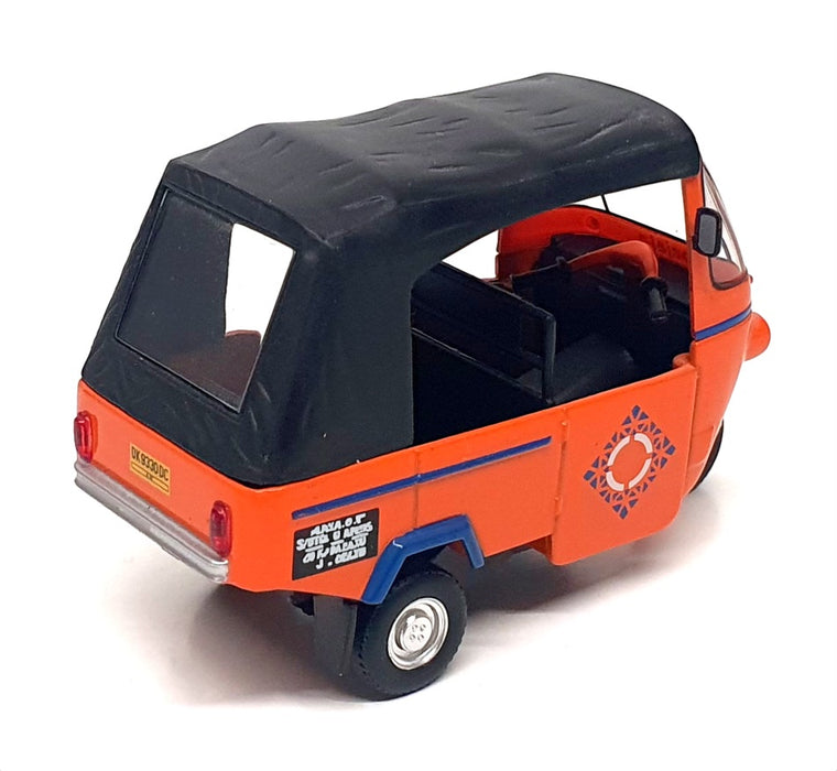 Hachette 1/43 Scale 24723 - Bajaj Taxi Jakarta 1990 - Orange/Black