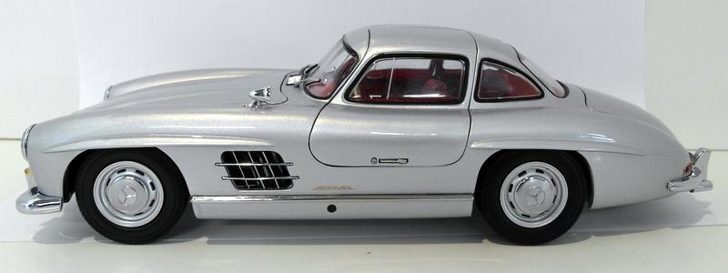 Minichamps 1/18 Scale diecast 180 039000 - Mercedes Benz 300sl 1954 Silver