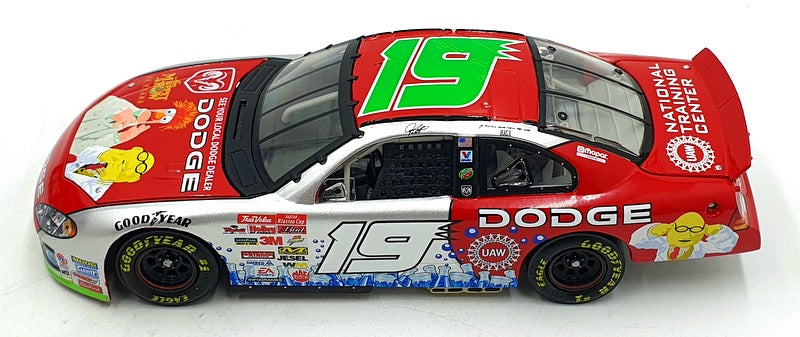 Action 1/24 Scale 102898 - Dodge Intrepid R/T 2002 Muppets NASCAR #19