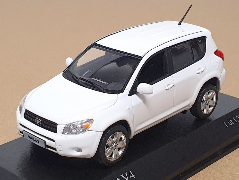 Minichamps 1/43 Scale Diecast 400 166571 - 2006 Toyota RAV4 - White