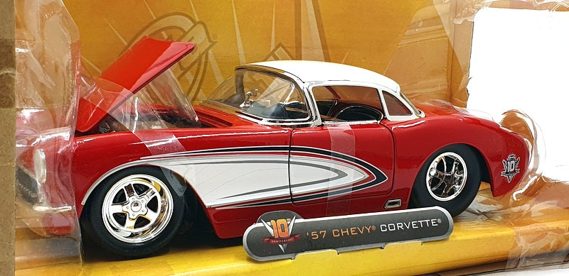 Jada - 1/24 Scale - 92346 1957 Chevrolet Corvette Red/White 10th Anniversary Ed