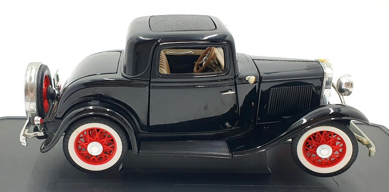 Road Signature 1/18 Scale Diecast 92248 - 1932 Ford 3 Window Coupe - Black