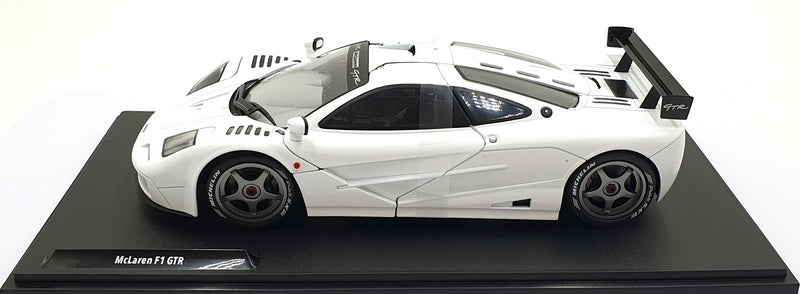 Solido 1/18 Scale Diecast S1804108 - 1996 McLaren F1 GTR Short Tail - White