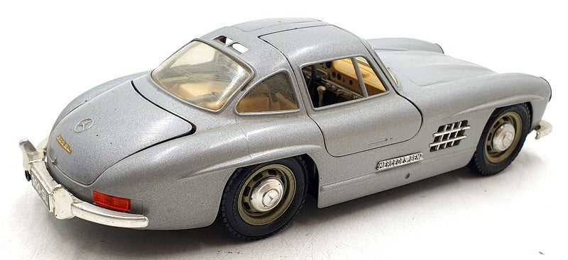 Burago 1/24 Scale Diecast 0522 - 1954 Mercedes Benz 300 SL - Silver