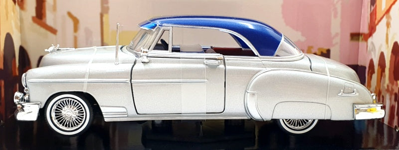 Motor Max 1/24 Scale 79026 - 1950 Chevy Bel Air - Met. Silver/Blue