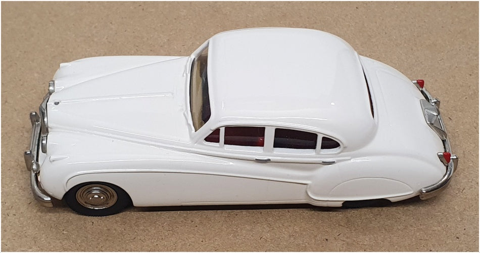 Gems & Cobwebs 1/43 Scale CBT3 - 1959 Jaguar MK IX - White