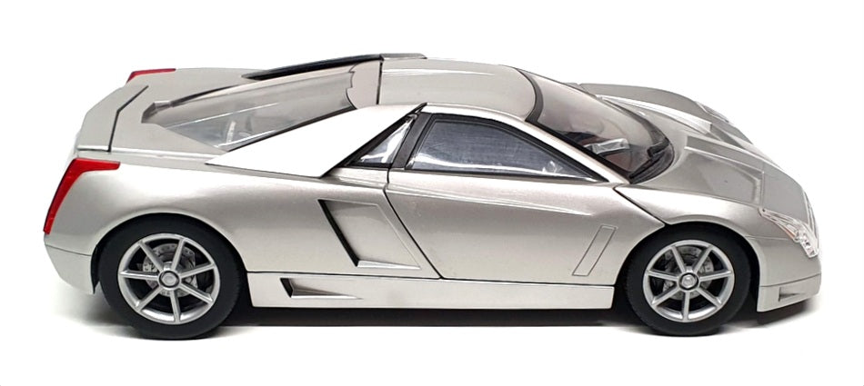 Hot Wheels 1/18 Scale Diecast 3124Y - Cadillac Cien XV12 - Silver