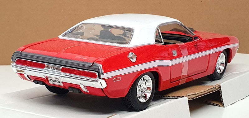 Maisto 1/24 Scale 31263 - 1970 Dodge Challenger R/T Coupe - Red/White