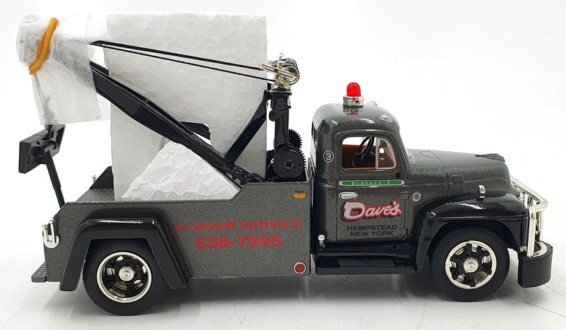 First Gear 1/34 Scale 18-1895 1955 Diamond T Tow Truck Dave's