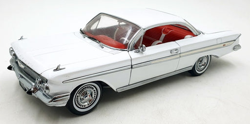 Sun Star 1/18 Scale Diecast 21125A - 1961 Chevrolet Impala - White