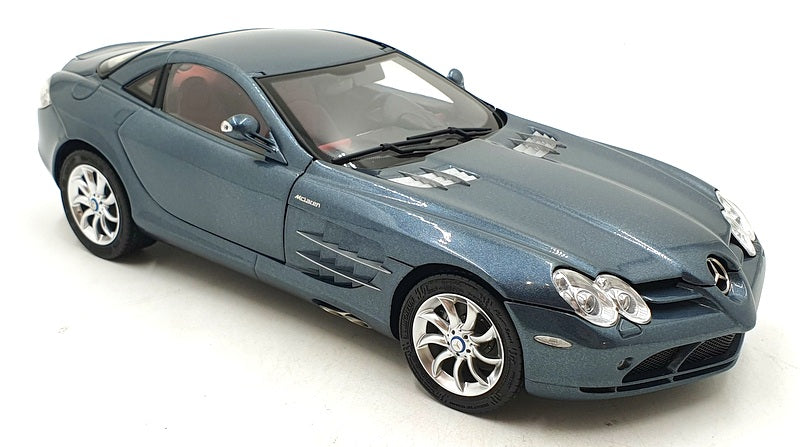 CMC 1/18 Scale Diecast M-045C Mercedes-Benz SLR McLaren 2003 - Grey