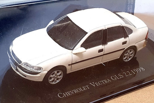 Altaya 1/43 Scale 27125A - 1998 Chevrolet Vectra GLS 2.2 - White