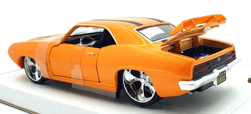 Maisto 1/24 Scale Diecast 31900 - Pontiac Firebird - Orange