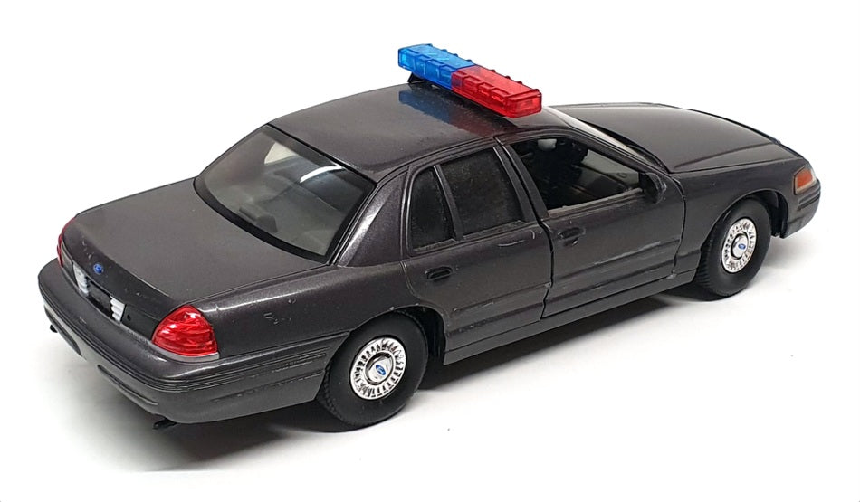 Classic Metal Works 1/24 Scale 2624D - Ford Crown Victoria Police Car - Grey