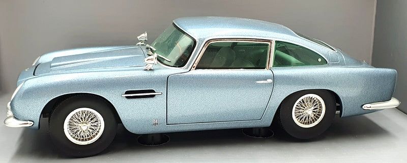 Chrono 1/18 Scale Diecast H1003 - 1963 Aston Martin DB5 - Met Ice Blue