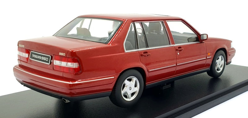 Triple9 1/18 Scale T9-1800305 - Volvo 960 - Regent Red Pearl