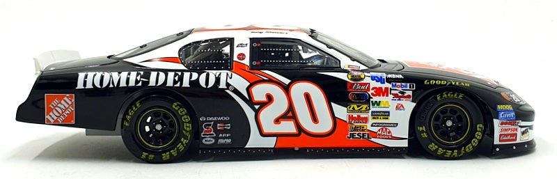 Action 1/24 Scale 105877 - Chevrolet Monte Carlo 2004 Home Depot NASCAR #20