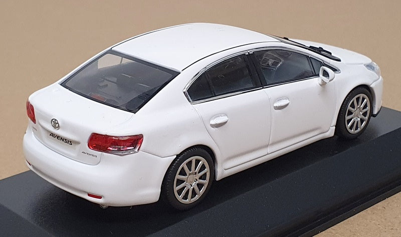 Minichamps 1/43 Scale 400 166900 - 2009 Toyota Avensis - White