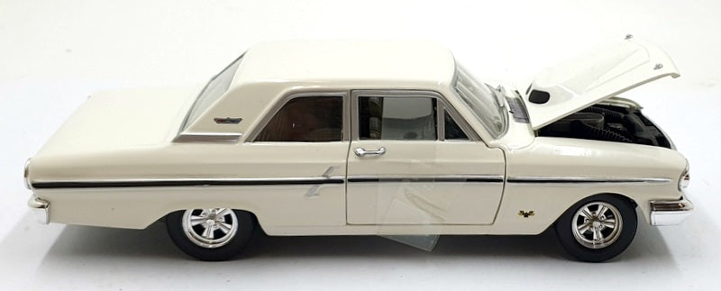 Johnny Lightning 1/24 Scale 51105 - 1964 Ford Thunderbolt - White