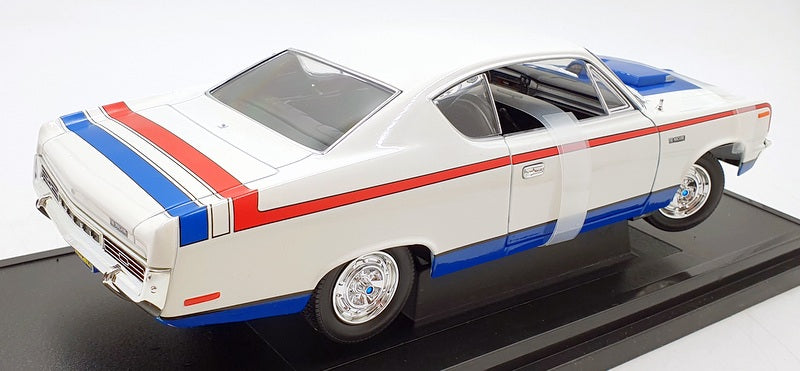 Road Signature 1/18 Scale Diecast 92778 - 1970 AMC Rebel - White/Blue