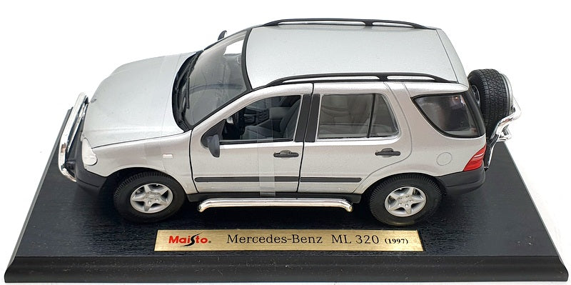 Maisto 1/18 Scale Diecast 31847 - Mercedes ML320 1997 - Silver