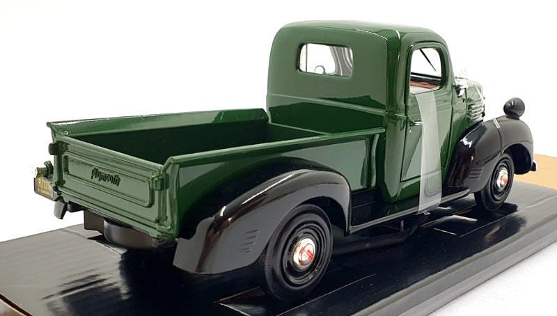 Motor Max 1/24 Scale 73278 - 1941 Plymouth Pickup - Green