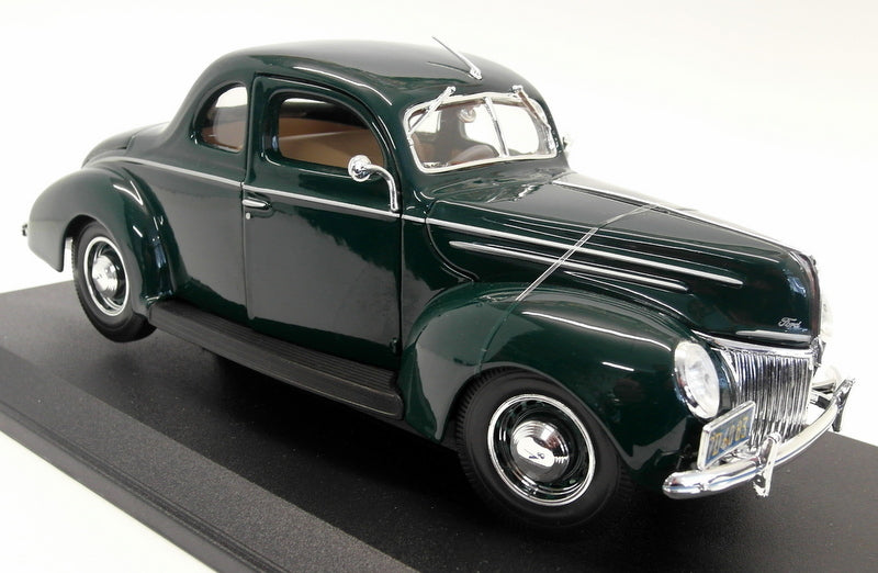 Maisto 1/18 Scale Diecast 31180 1939 Ford Deluxe Dark Green model car