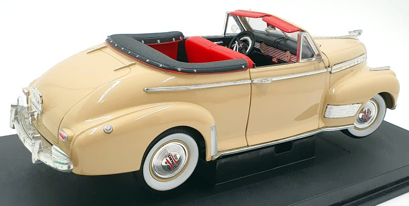 Universal Hobbies 1/18 Scale 12624A - 1941 Chevrolet Deluxe Convertible - Cream