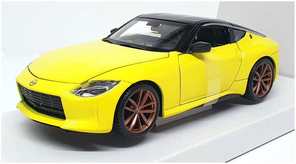 Maisto 1/24 Scale Diecast 32904 - 2023 Nissan Z - Yellow — R.M.Toys Ltd