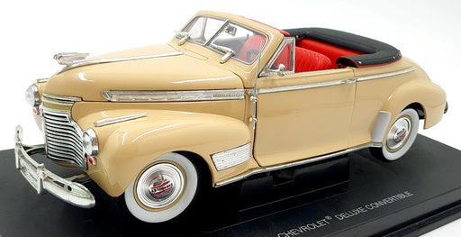 Universal Hobbies 1/18 Scale 12624A - 1941 Chevrolet Deluxe Convertible - Cream