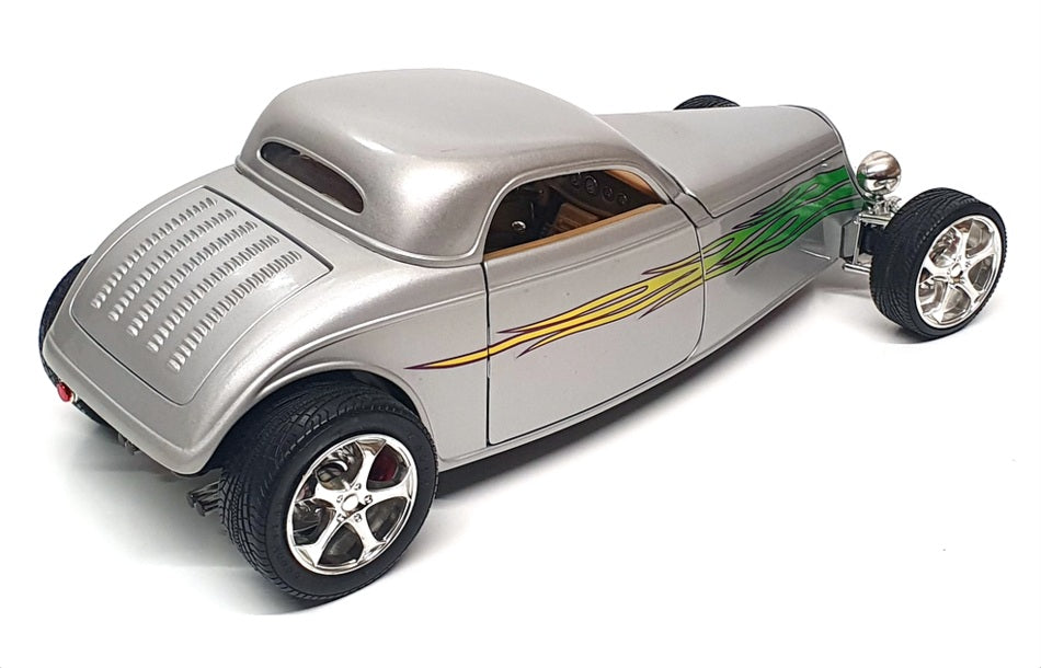 Road Signature 1/18 Scale Diecast 8823F - 1933 Ford Coupe - Silver