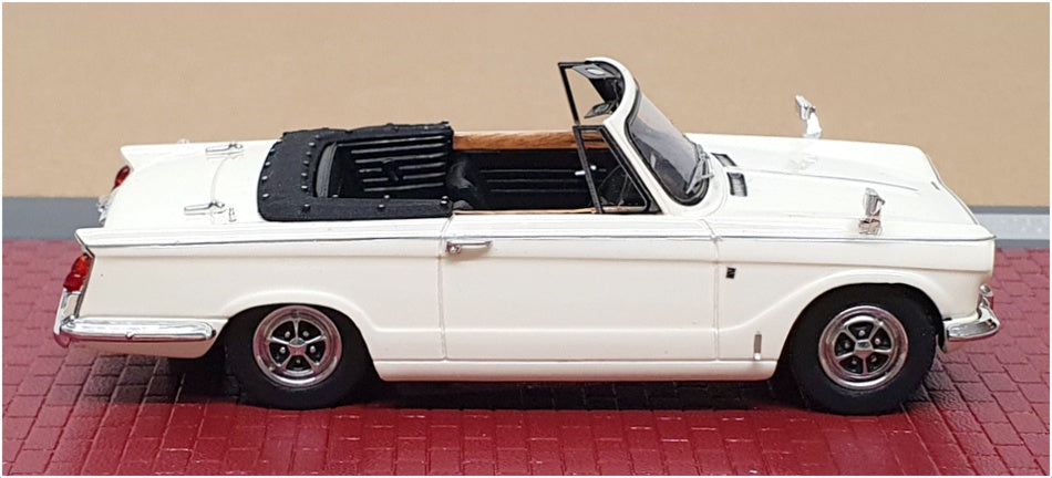 Matrix 1/43 Scale MX41902-031 - 1968-71 Triumph Vitesse MkII Convertible - White