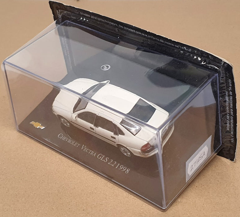 Altaya 1/43 Scale 27125A - 1998 Chevrolet Vectra GLS 2.2 - White