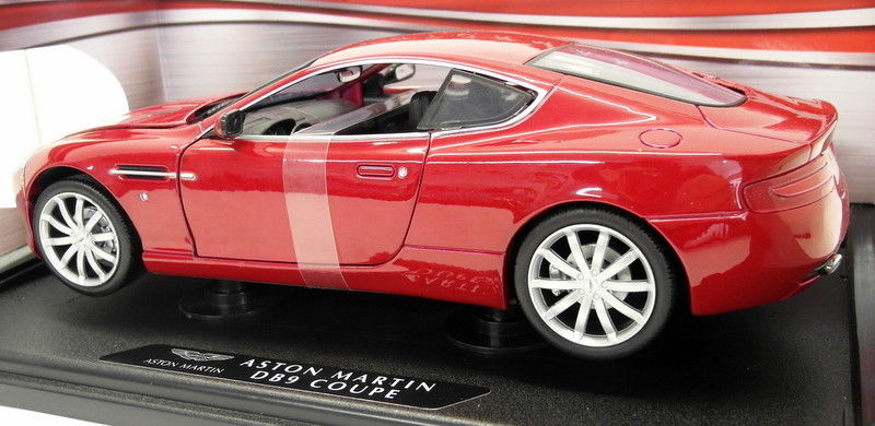 Motor Max 1/18 Scale Diecast 73174 - Aston Martin DB9 Coupe - Red