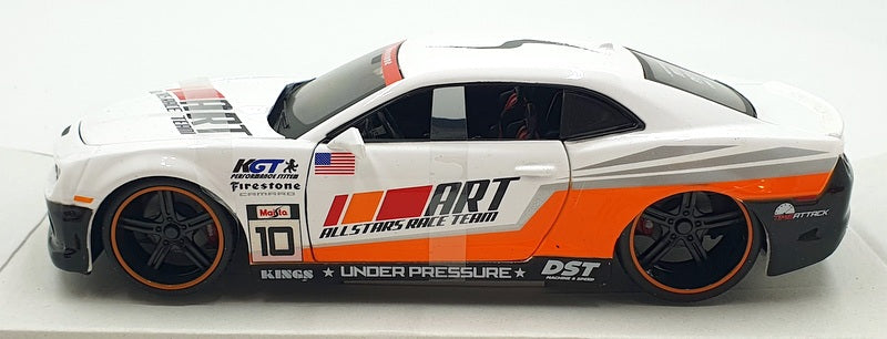 Maisto 1/24 Scale Diecast 816207 - 2010 Chevrolet Camaro SS RS - White/Orange