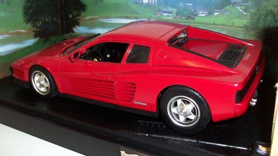 Hot Wheels 1/18 Scale Diecast 23918 - 1984 Ferrari Testarossa - Red