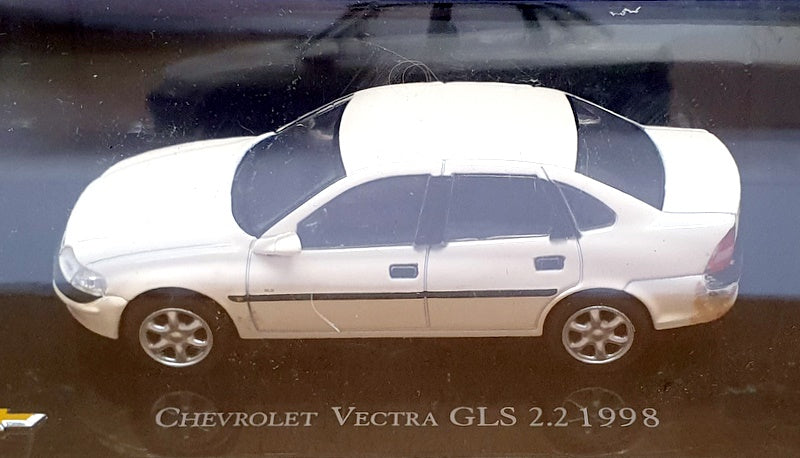 Altaya 1/43 Scale 27125A - 1998 Chevrolet Vectra GLS 2.2 - White