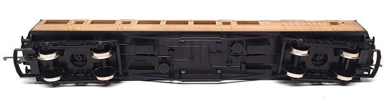 Hornby OO Gauge R.436 - L.N.E.R. Coach Brake Composite 4537