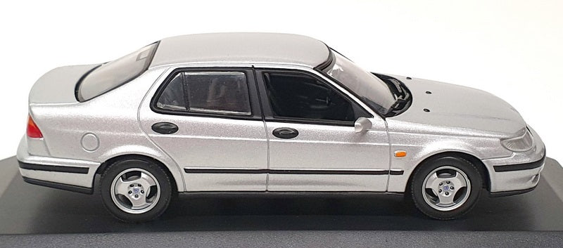 Minichamps 1/43 Scale Diecast 75-741728 - 1997 Saab 95 - Silver