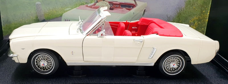 Motor Max 1/18 Scale 79833 007 Goldfinger '64 1/2 Ford Mustang Convertible White