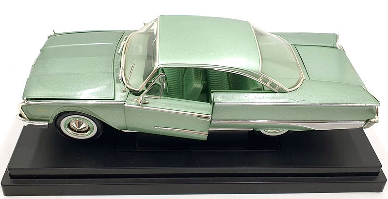 Ertl 1/18 Scale Diecast 32299 - 1960 Ford Starliner - Green